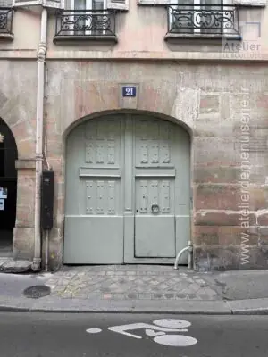 Porte cochère 21 rue Charles-V Paris 4e
