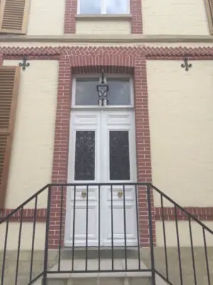 Porte 109 rue du Dessous-des-Berges posée