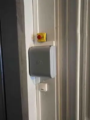 Armoire de commande et arrêt d'urgence