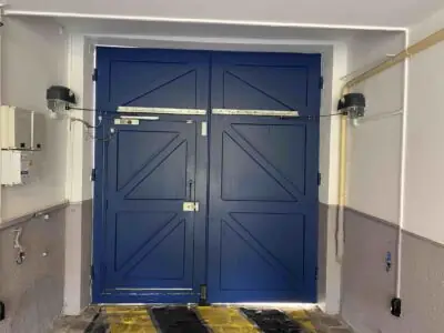 Motorisation par bras sur coulisses hautes, rue du Château-des-Rentiers, Paris 13e