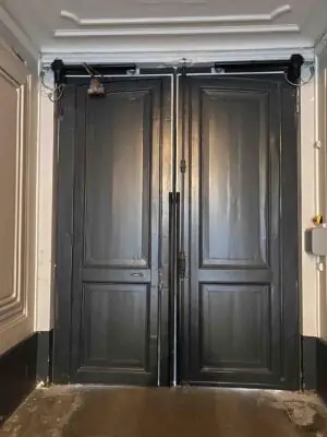 Motorisation par vérins 74 rue des Saints-Pères ensemble