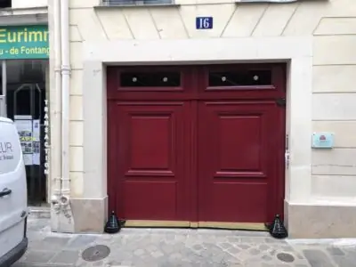 Porte 16 rue du Pont-aux-Choux vue extérieure