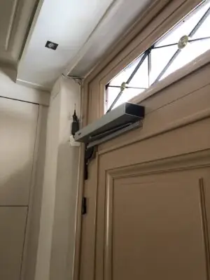 Porte 16 rue du Pont-aux-Choux vue intérieure