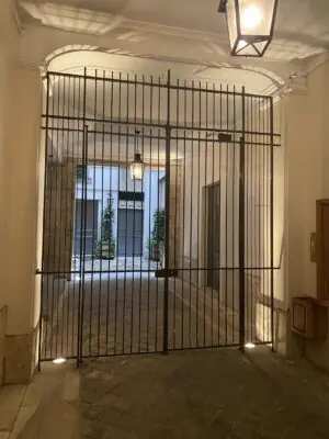 Grille sas 21 rue du Bac Paris 7e