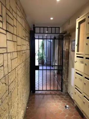 Porte sas grille 32 rue Notre-Dame-de-Nazareth