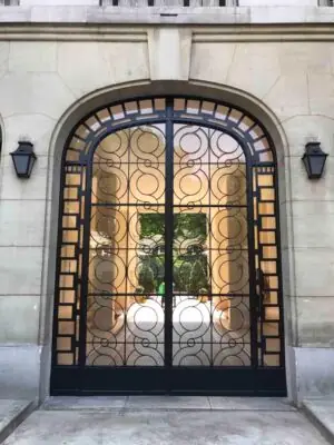 Porte cochère acier Art déco 41 rue Boulard Paris 14e porte fer forgé