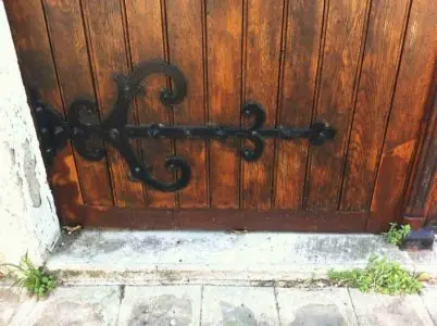 Restauration porte cochère détail