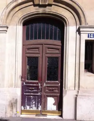 Porte sur rue 14 boulevard Edgar-Quinet avant restauration