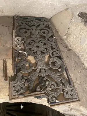Porte neuve et restauration grille Oberkampf grille en l'état puzzle en cours